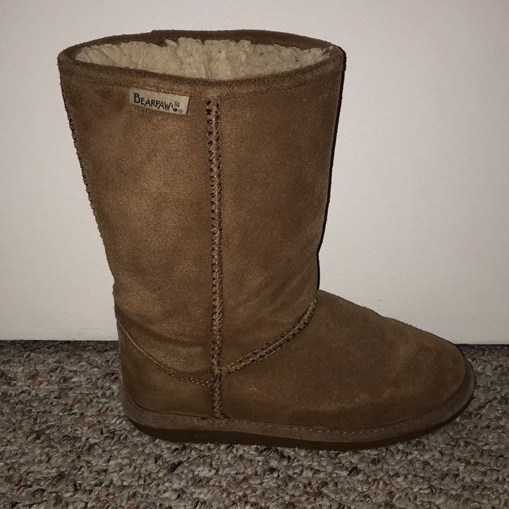 brown tall bear paws